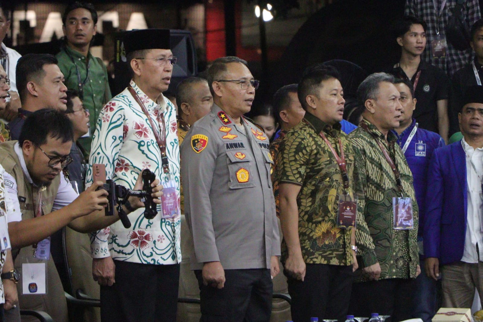 Sambut Pilkada Damai, Kapolda Bengkulu Ajak Paslon Nyanyi Bareng Saat Pengundian Nomor Urut