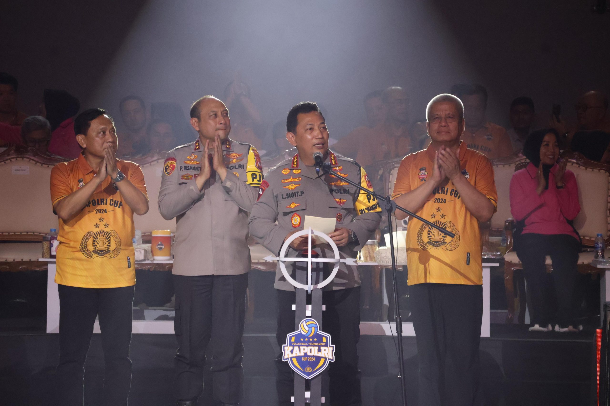 Kapolri Tutup Turnamen Bola Voli Sekaligus Resmikan Pembangunan Sumur Bor dan Filtrasi Air Bersih Layak Minum Kapolri Tutup Turnamen Bola Voli Sekaligus Resmikan Pembangunan Sumur Bor dan Filtrasi Air Bersih Layak Minum