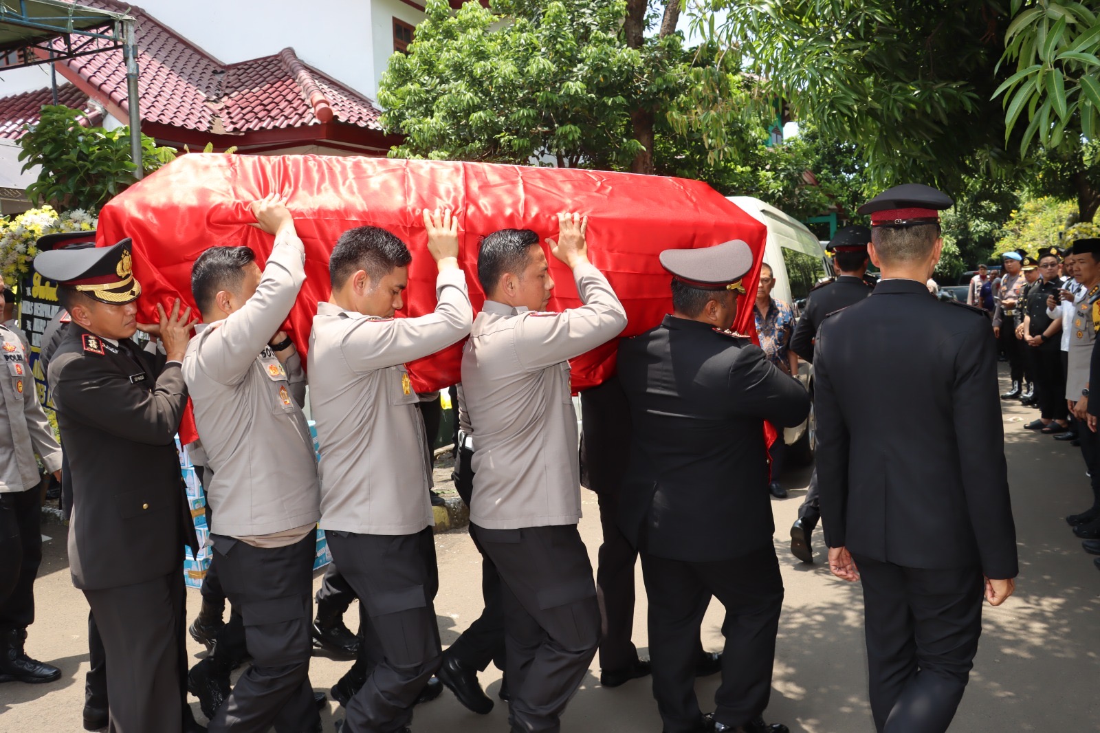 Kapolri Takziah atas Meninggalnya Kapolres Boyolali AKBP Muhammad Yoga Buana Dipta Ilafi