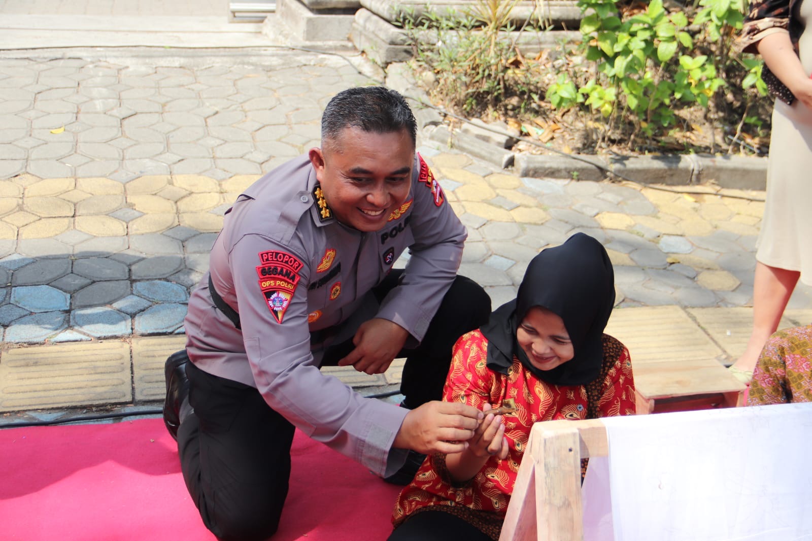 Di Hari Batik Nasional, Kombes Pol Tri Suhartanto: Batik Adalah Simbol Persatuan dan Kearifan Lokal