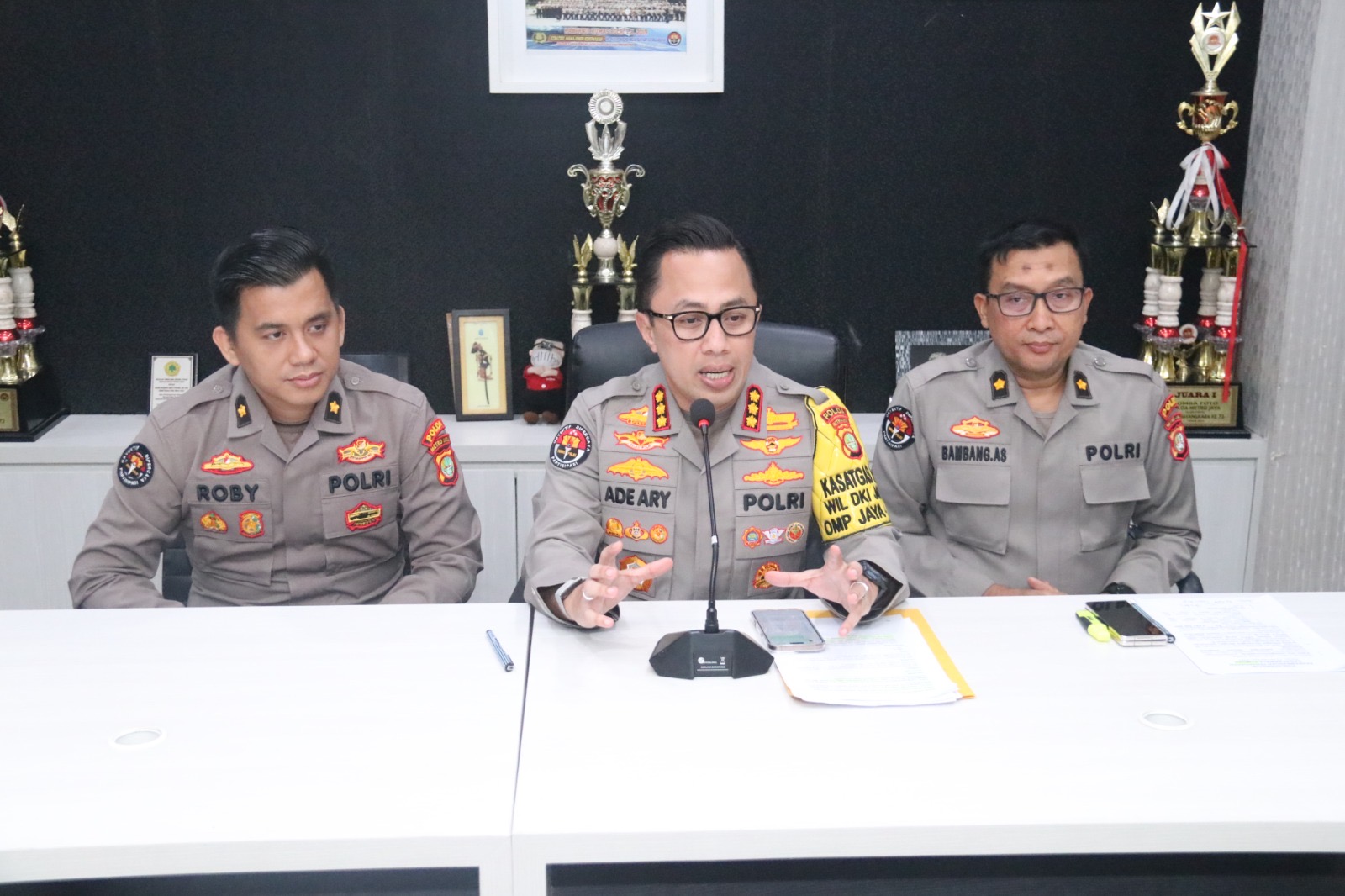 Gudang Produksi Miras di Tangsel Digrebek, 3 Jerigen Arak Disita