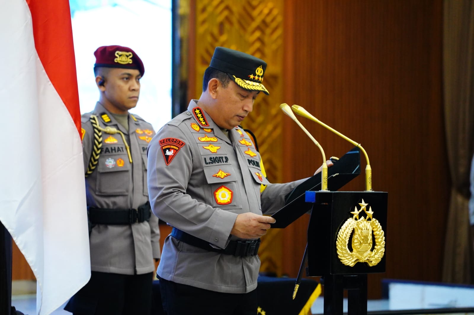 Kapolri Pimpin Sertijab Kapolda Sumbar Irjen Pol Dr. Gatot Tri Suryanta