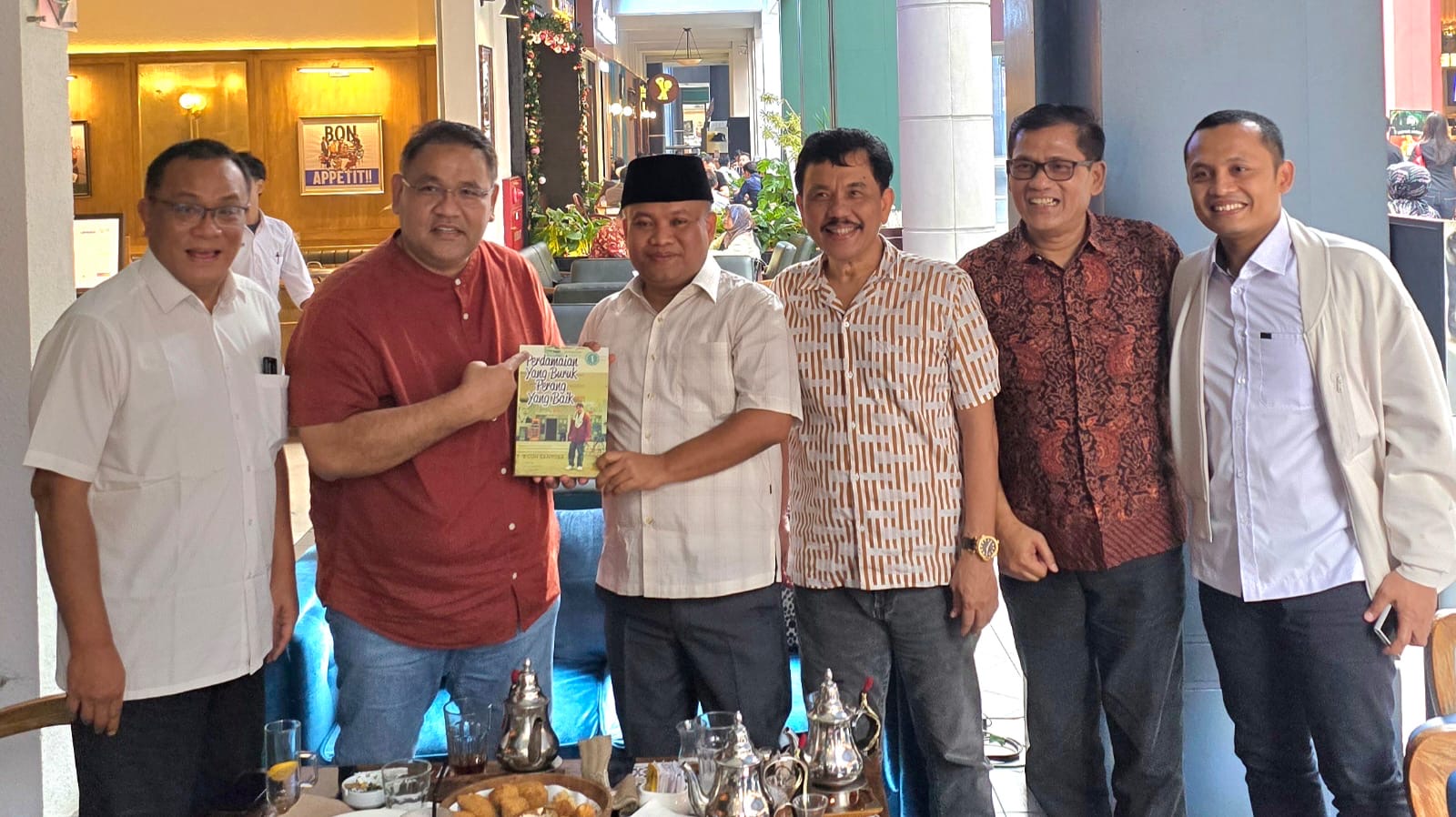 Sugiat Santoso Apresiasi Kiprah Teguh Santosa di Bidang Hubungan Internasional