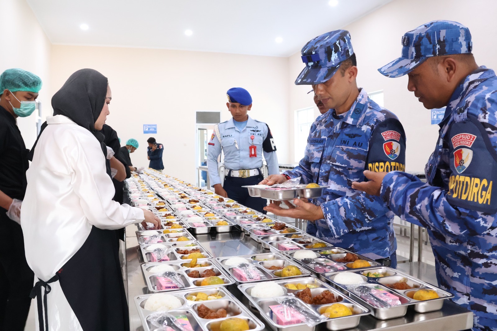 Apel Kesiapan Pendistribusian Makanan Bergizi, di Dapur Sehat Lanud Husein Sastranegara