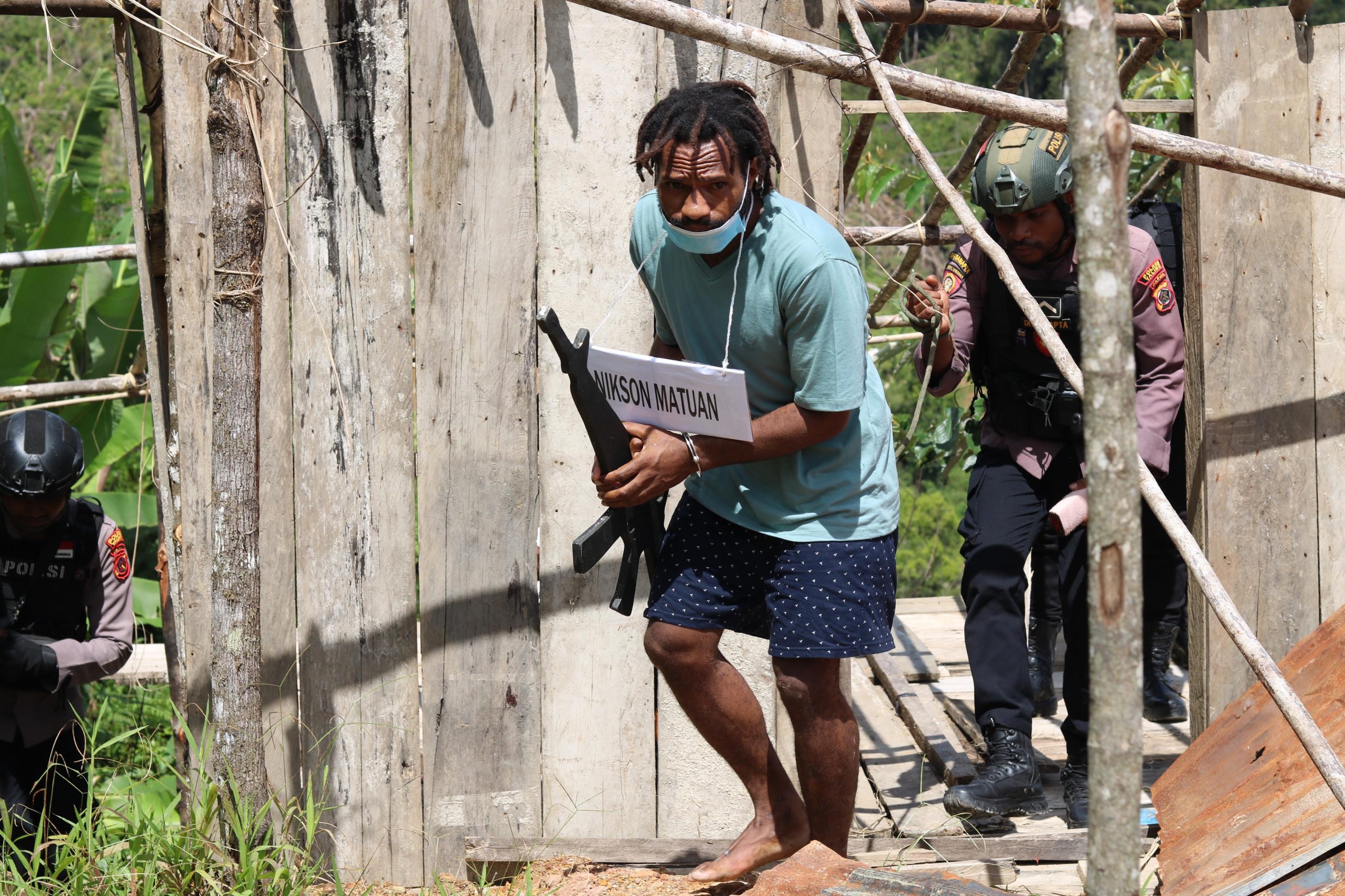 Satgas Ops Damai Cartenz Gelar Rekonstruksi Keterlibatan Nikson Matuan Saat Penembakan Anggota Brimob