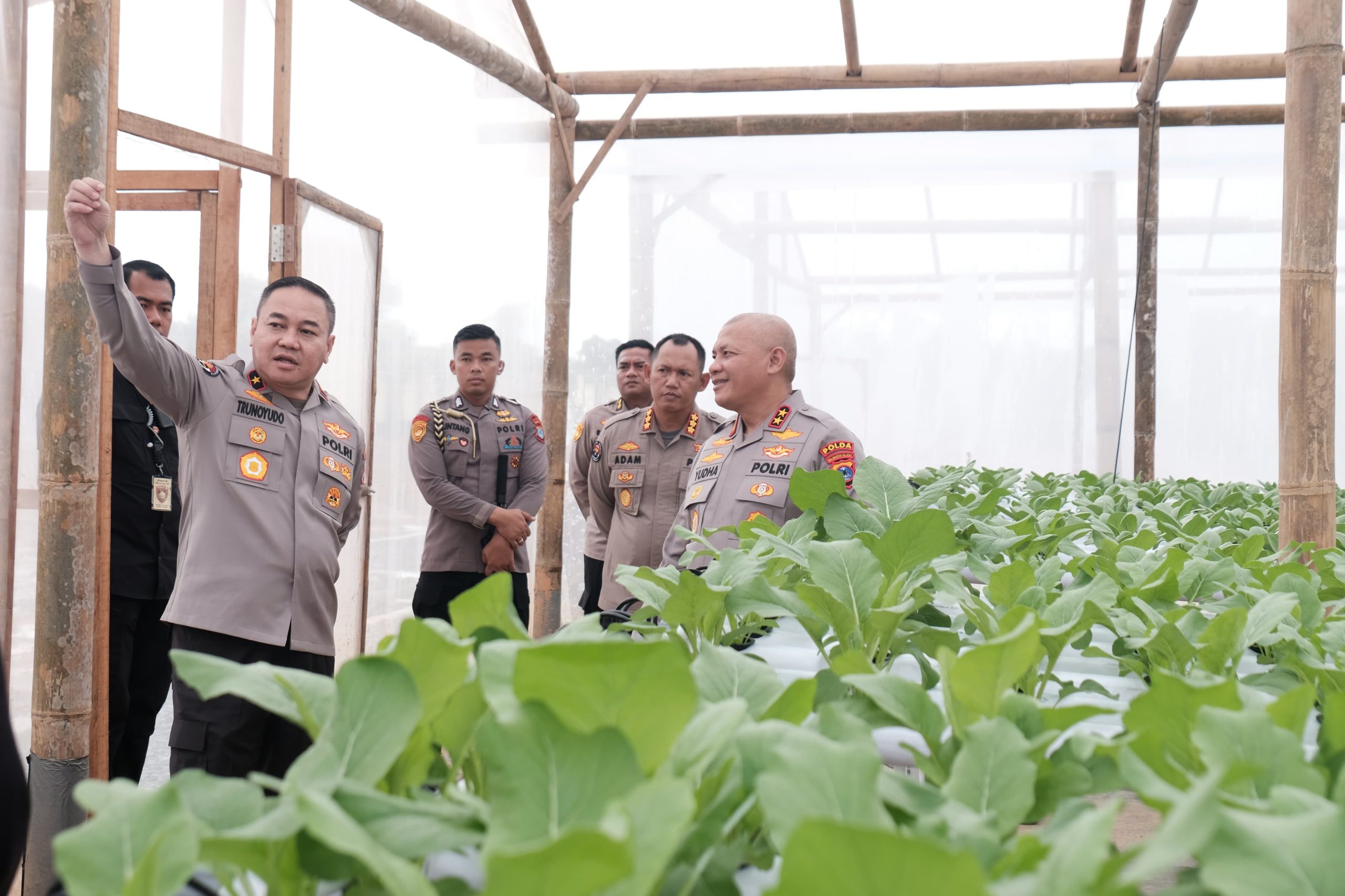 Karo Penmas Divhumas Polri Tinjau Green House Polda Kalsel