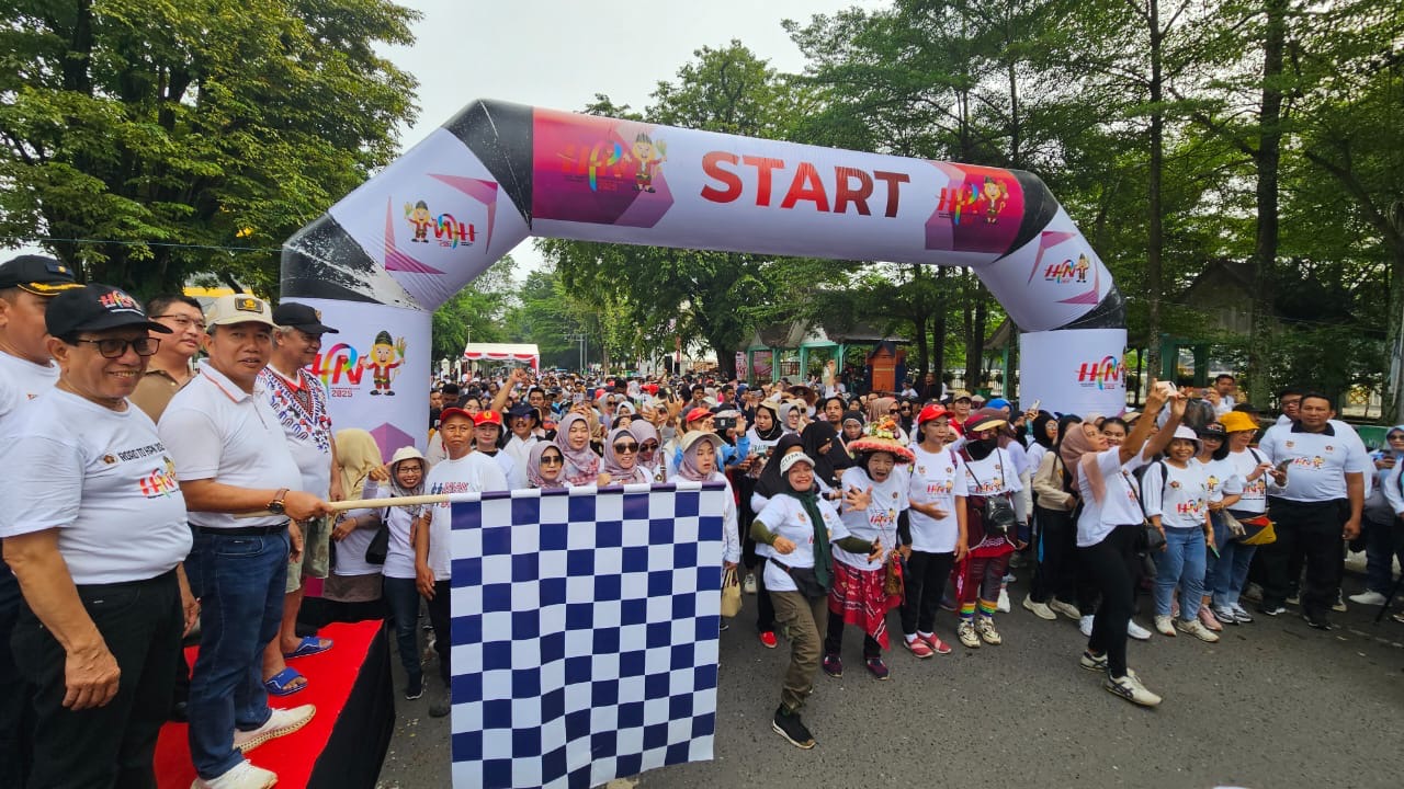 Ribuan Peserta Meriahkan Jalan Sehat dan Bakti Sosial HPN 2025 Banjarmasin