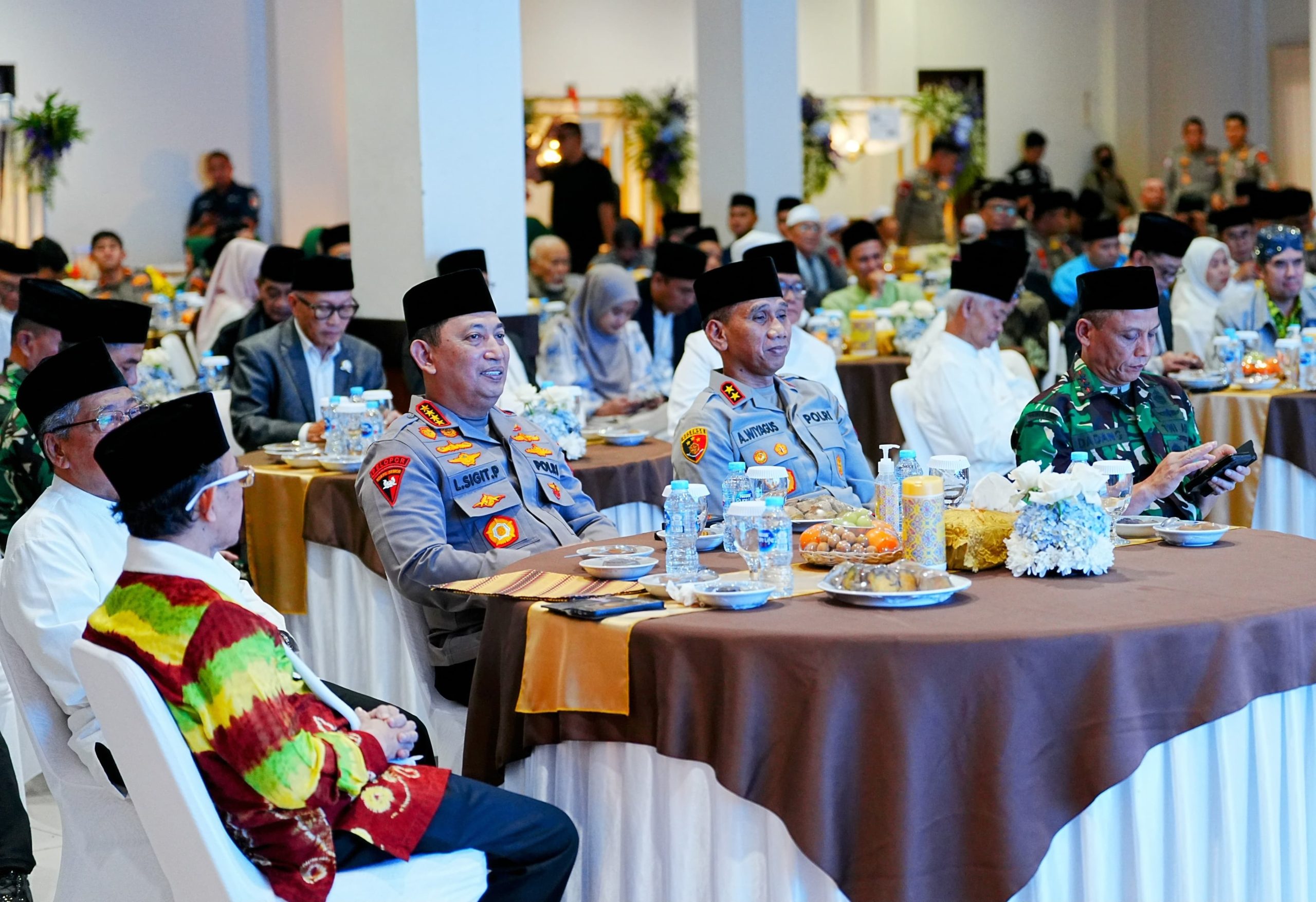 Momen Hangat Kapolri Berbagi dan Perkuat Silaturahmi Dengan Ulama dan Masyarakat di Bulan Ramadhan