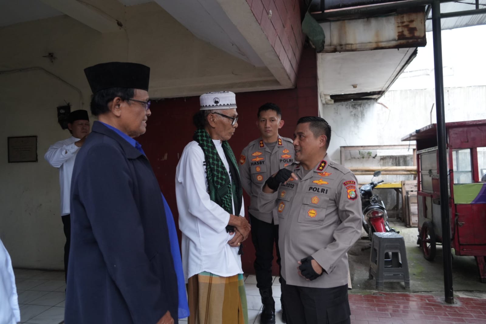 Kapolda Metro Jaya Gelar Bakti Sosial di Yayasan Al-Mubarokah, Jakarta Selatan