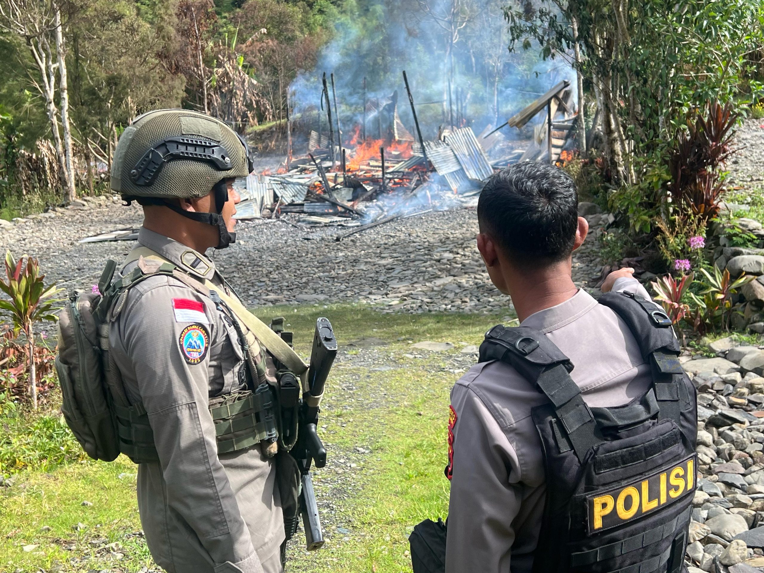 Aparat Lakukan Penyelidikan Rumah Kosong di Puncak Jaya Dibakar