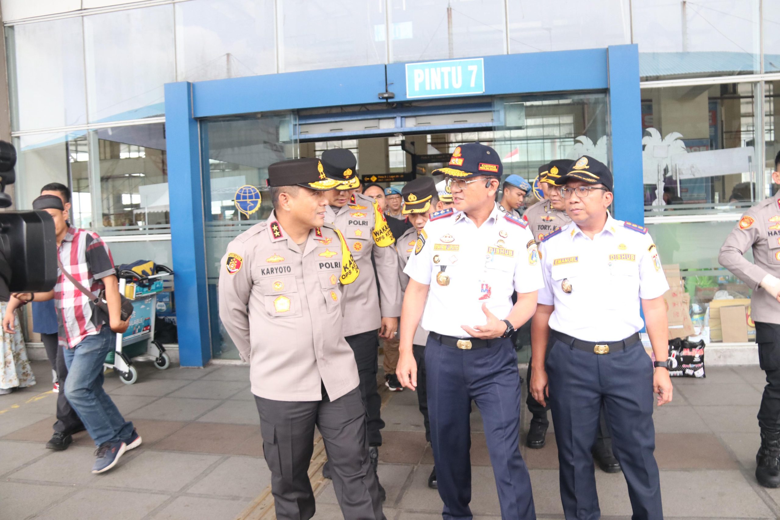 Pastikan Mudik Aman Dan Nyaman Kapolda Metro Jaya Tinjau Terminal Pulogebang Pastikan Mudik Aman Dan Nyaman Kapolda Metro Jaya Tinjau Terminal Pulogebang