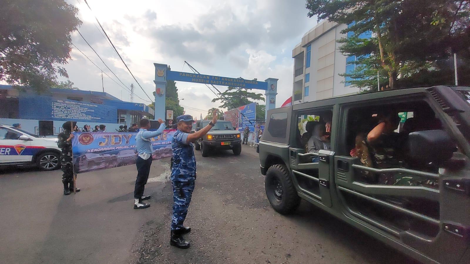 Ribuan Warga Antusias Ikuti Kirab Rantis Maung di Lanud Husein Sastranegara