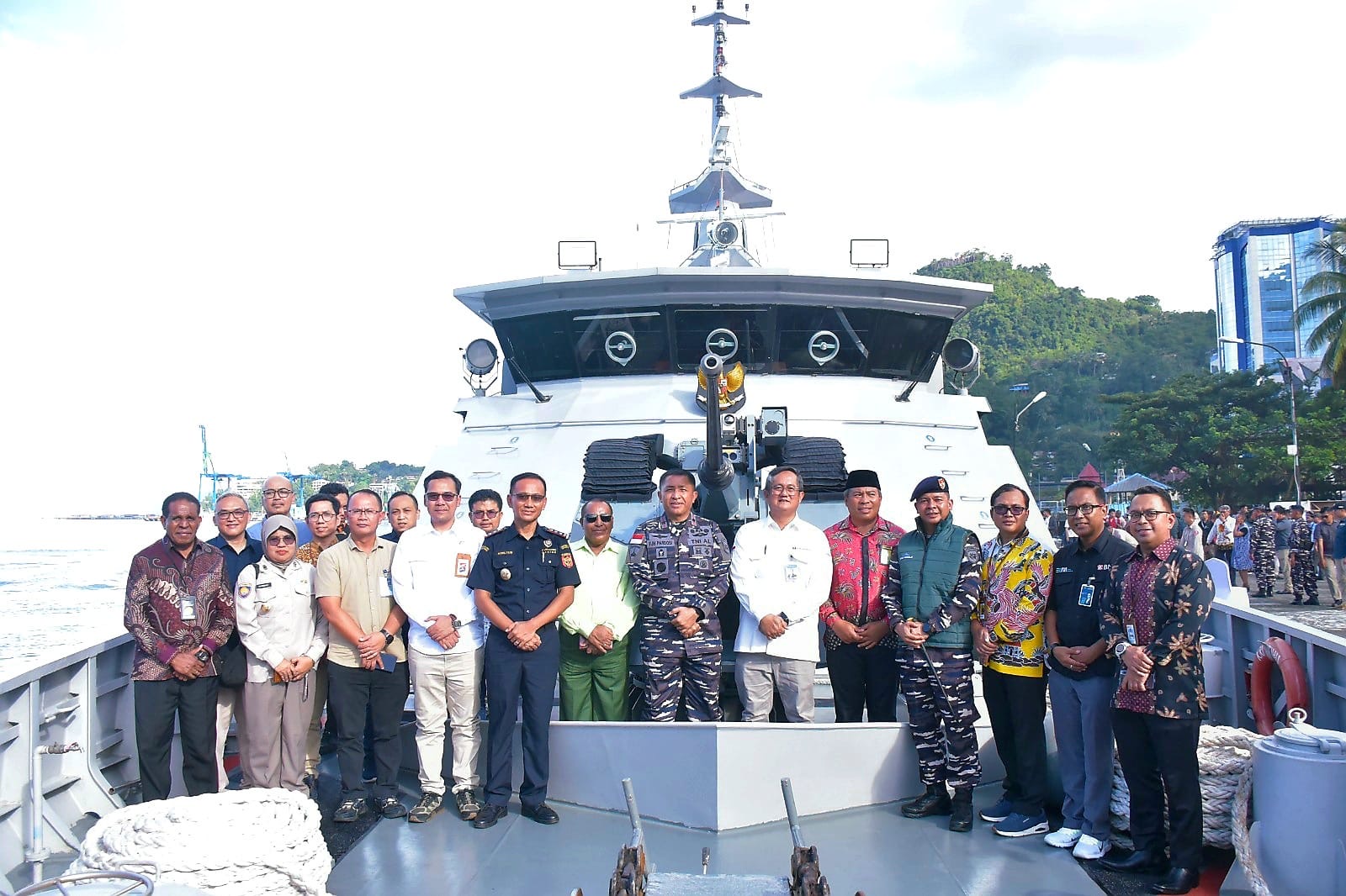 Rupiah Menyapa Pelosok Papua, Sinergi Bank Indonesia dan TNI AL Lepas Ekspedisi ERB 2025 Rupiah Menyapa Pelosok Papua, Sinergi Bank Indonesia dan TNI AL Lepas Ekspedisi ERB 2025