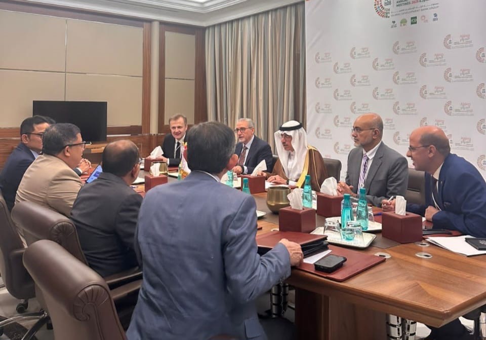 Wakil Menteri PKP Fahri Hamzah Temui Presiden IsDB Group, Bahas Kolaborasi Pembiayaan Sektor Perumahan Wakil Menteri PKP Fahri Hamzah Temui Presiden IsDB Group, Bahas Kolaborasi Pembiayaan Sektor Perumahan