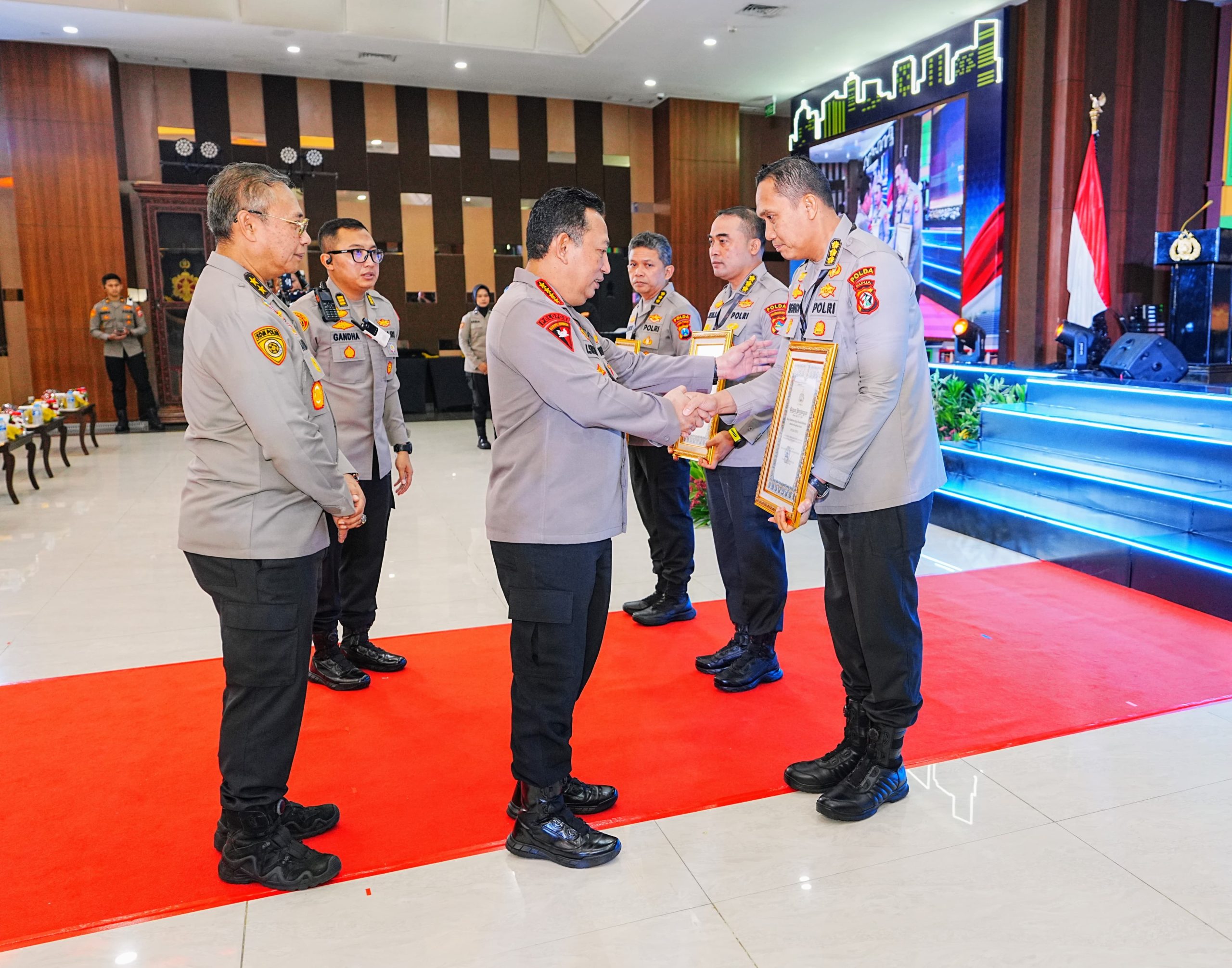 Tutup Rakernis SSDM dan Slog, Kapolri Komitmen Dukung Program Pemerintah Tutup Rakernis SSDM dan Slog, Kapolri Komitmen Dukung Program Pemerintah
