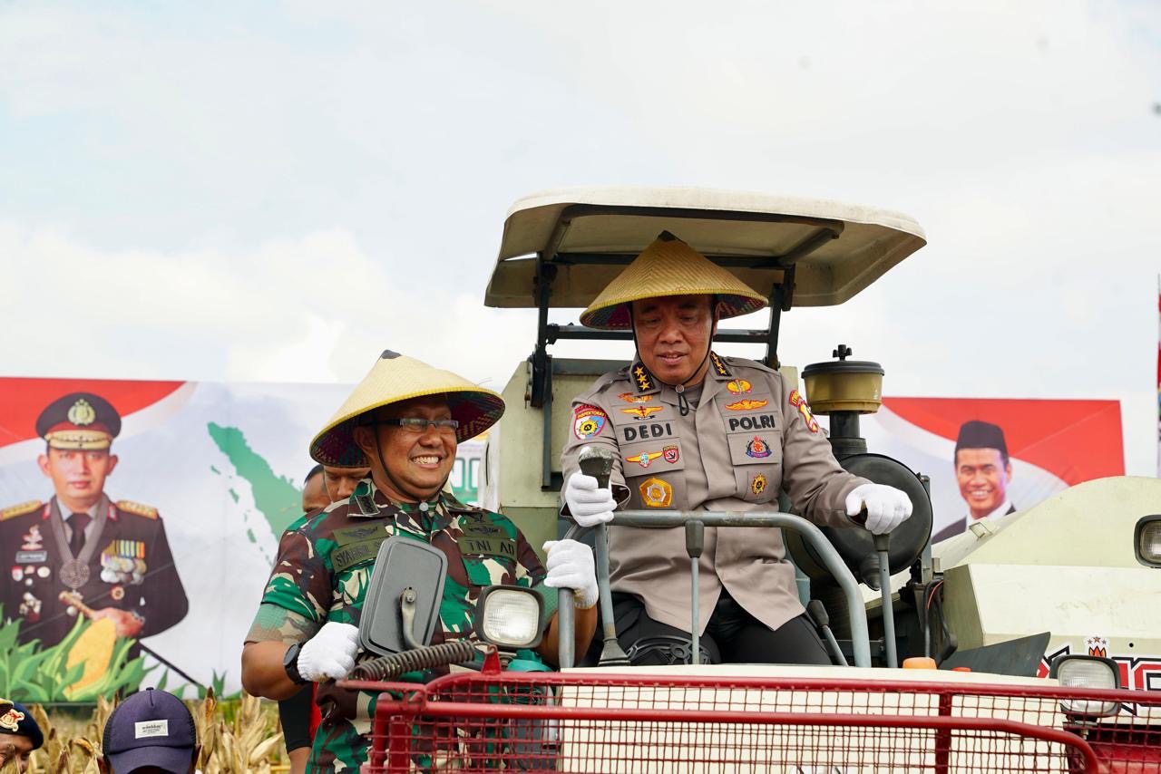 Ekspor Jagung Perdana Tandai Keberhasilan Sinergi Strategis Gugus Tugas Ketahanan Pangan POLRI Ekspor Jagung Perdana Tandai Keberhasilan Sinergi Strategis Gugus Tugas Ketahanan Pangan POLRI