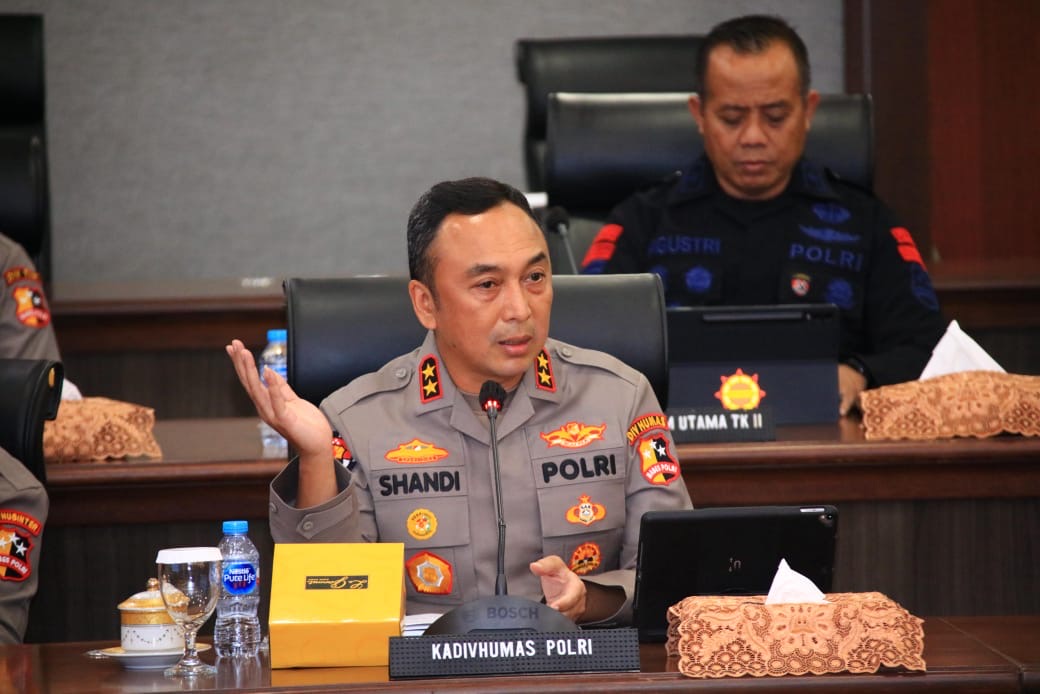 Kapolri Berikan Pelayanan Kesehatan Gratis Bagi Ribuan Orang Hari Ini Kapolri Berikan Pelayanan Kesehatan Gratis Bagi Ribuan Orang Hari Ini