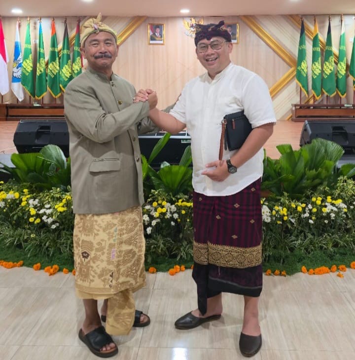 Prof. Dr. dr. Ketut Suastika, Sp.PD-KEMD Dekan FK Unmas Prof. Dr. dr. Ketut Suastika, Sp.PD-KEMD Dekan FK Unmas