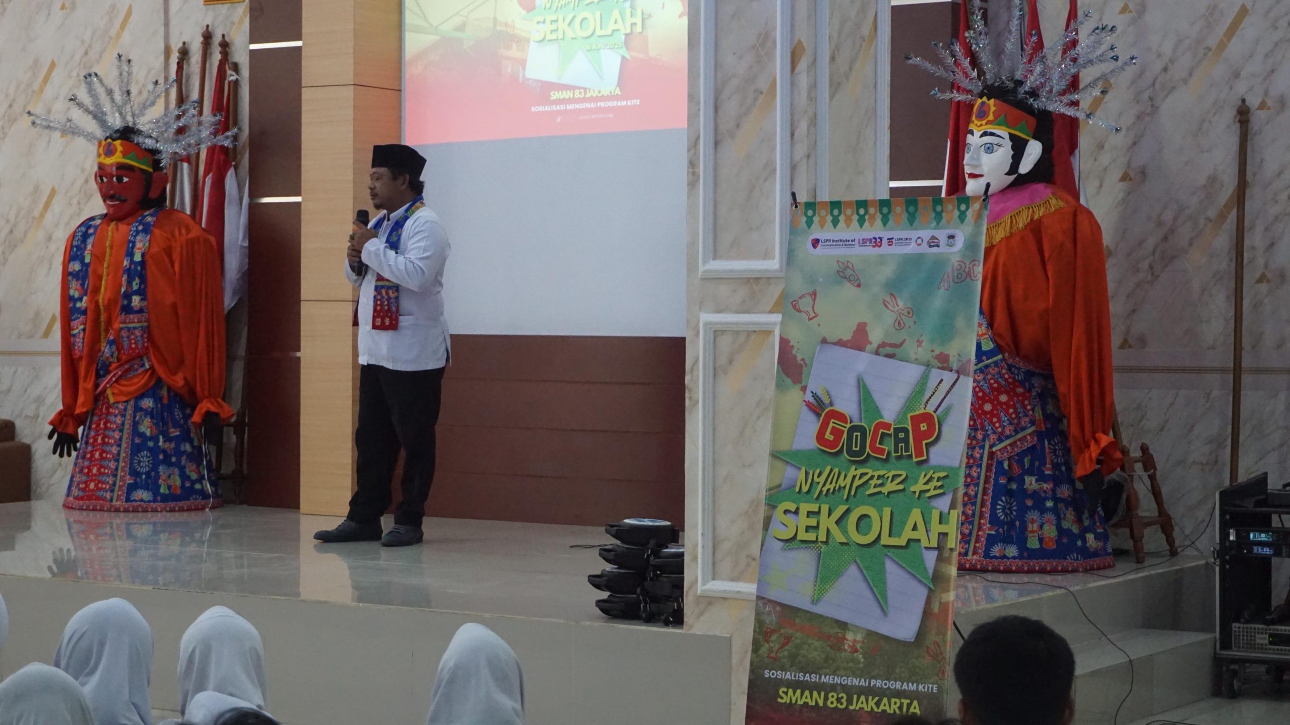 Mahasiswa LSPR Bersama Kampung Budaya Betawi Sukapura Menggelar Pre-Event Bertajuk “GOCAP Nyamper ke Sekolah” Mahasiswa LSPR Bersama Kampung Budaya Betawi Sukapura Menggelar Pre-Event Bertajuk “GOCAP Nyamper ke Sekolah”