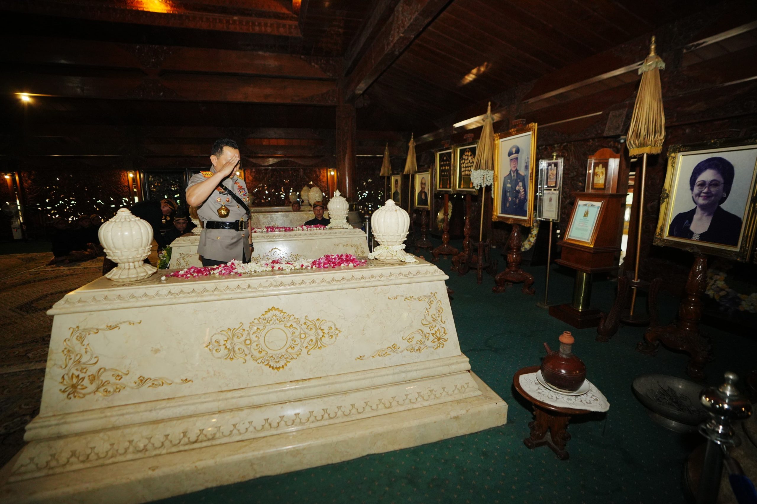Setelah BJ Habibie-Soeharto, Kapolri akan Ziarah ke Makam Gusdur-Bung Karno Besok Setelah BJ Habibie-Soeharto, Kapolri akan Ziarah ke Makam Gusdur-Bung Karno Besok