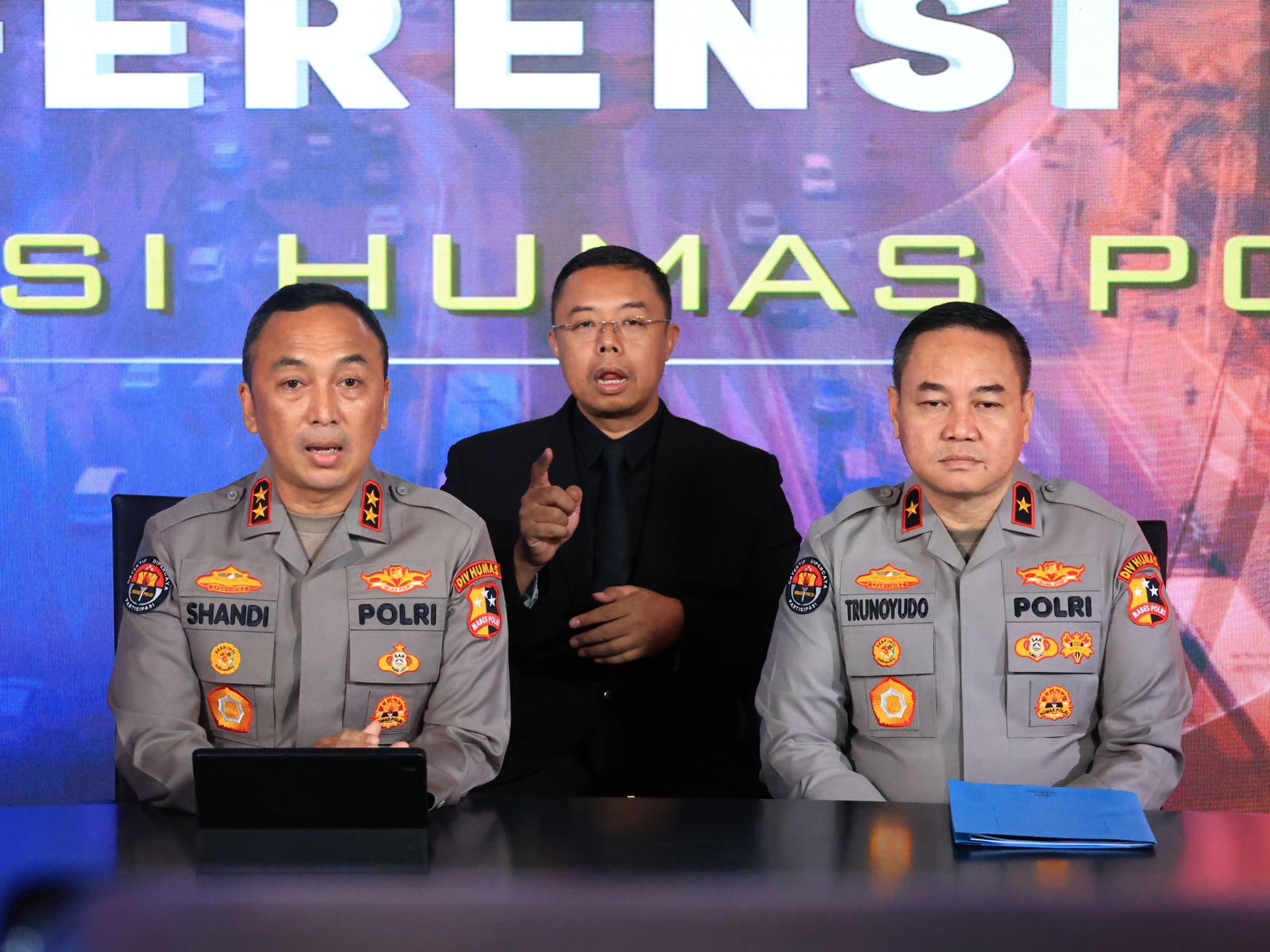 Netizen Penasaran ‘Untuk Apa Robot Polisi’, Ini Jawabannya Netizen Penasaran ‘Untuk Apa Robot Polisi’, Ini Jawabannya