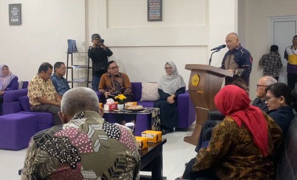 CSR PT ARLI Pratama Abadi Wujudkan Fasilitas English Lounge Nyaman Bagi Dosen Universitas Pakuan CSR PT ARLI Pratama Abadi Wujudkan Fasilitas English Lounge Nyaman Bagi Dosen Universitas Pakuan