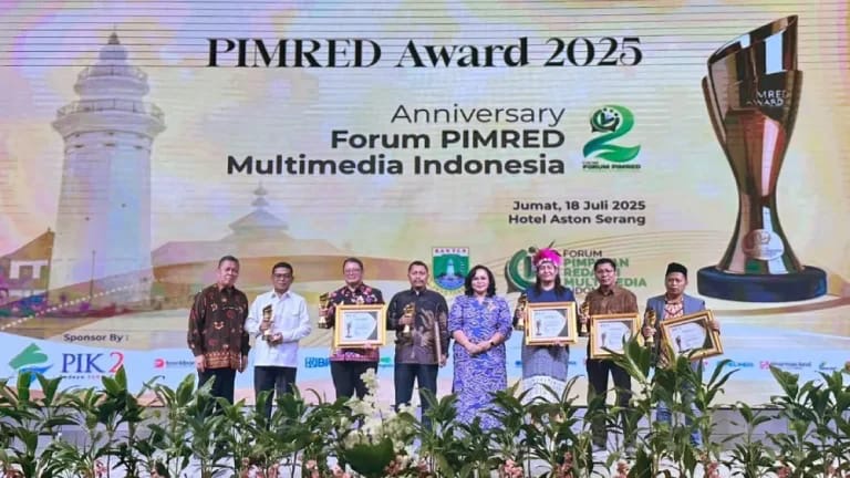Tiga Pemimpin Aceh Raih Pimred Award, Dua Berhalangan Hadir Tiga Pemimpin Aceh Raih Pimred Award, Dua Berhalangan Hadir
