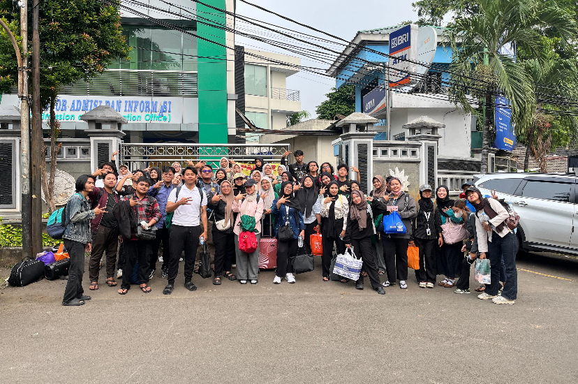 Aksi Nyata Mahasiswa dan Dosen FISIP UHAMKA di “Tidung Green Wave” Aksi Nyata Mahasiswa dan Dosen FISIP UHAMKA di “Tidung Green Wave”