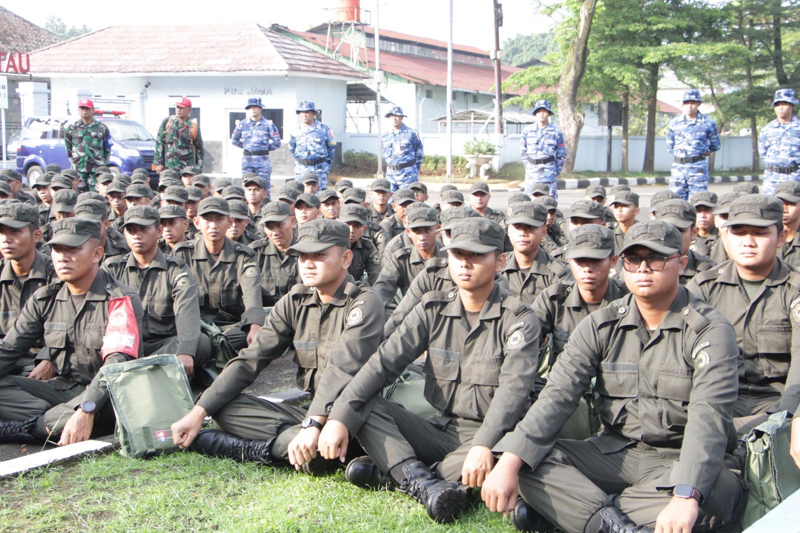 Siswa SPPI Kolat IV dan Kolat VI di SPPG Lanud Husein Sastranegara Mendapat Penjelasan Proses Penyajian Makanan Sehat