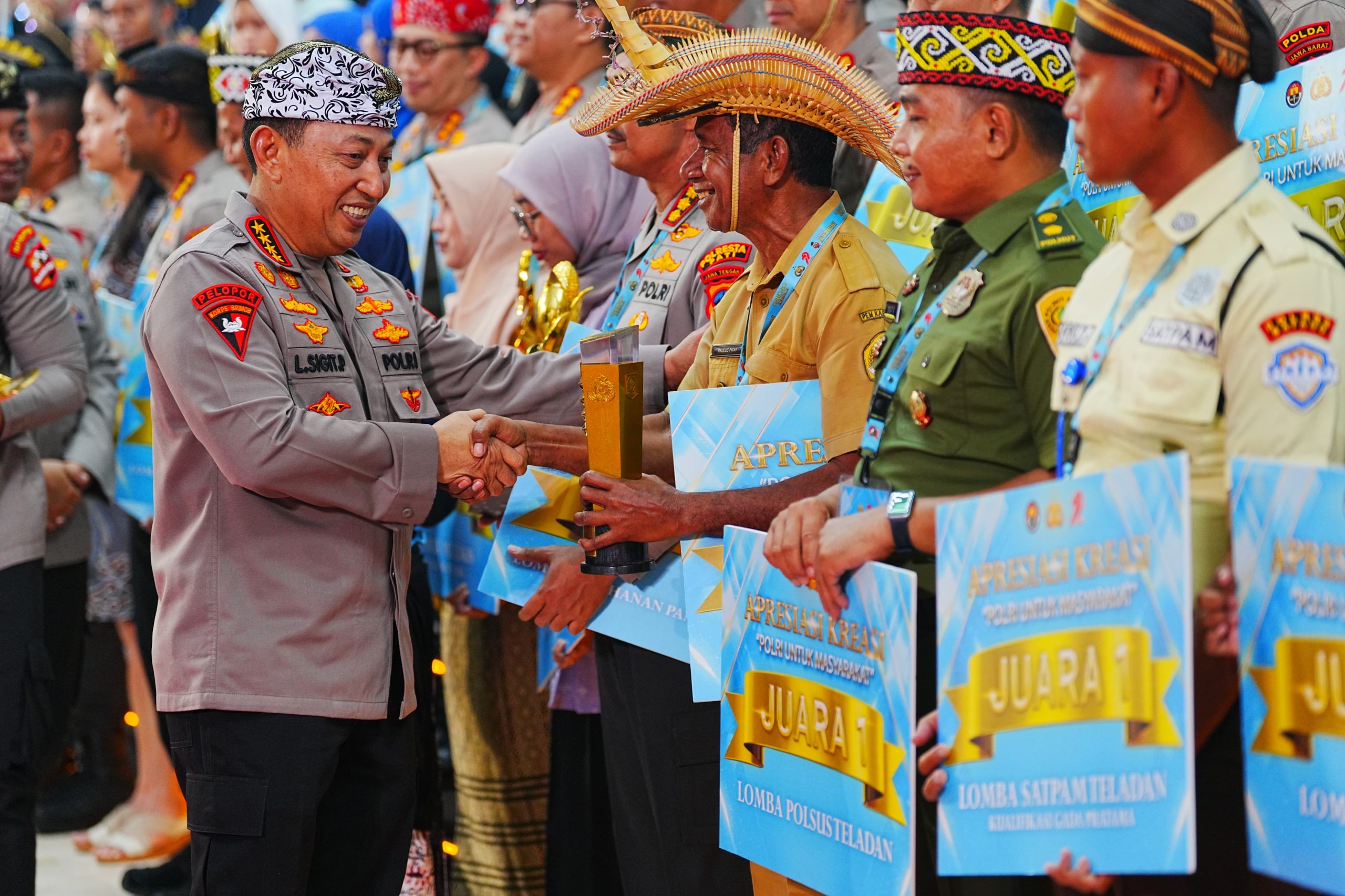 Beri Apresiasi Pemenang Kreasi Polri Untuk Masyarakat, Kapolri: Terus Kembangkan Potensi Diri Beri Apresiasi Pemenang Kreasi Polri Untuk Masyarakat, Kapolri: Terus Kembangkan Potensi Diri