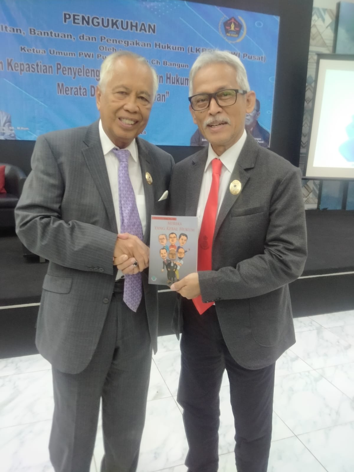Peran Pemerintah masih tetap dibutuhkan untuk Mengangkat Harkat dan Martabat Wartawan Indonesia Peran Pemerintah masih tetap dibutuhkan untuk Mengangkat Harkat dan Martabat Wartawan Indonesia