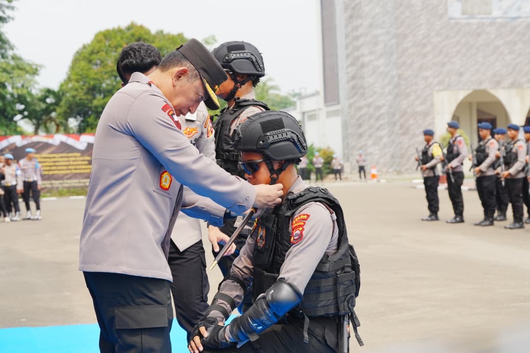 Kapolri Resmikan Tim Patroli Maung Presisi: Beri Pelayanan Masyarakat di Wilayah Rawan Kejahatan Kapolri Resmikan Tim Patroli Maung Presisi: Beri Pelayanan Masyarakat di Wilayah Rawan Kejahatan