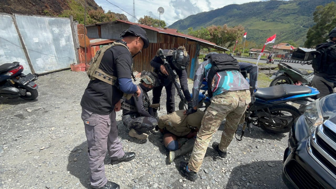 Satgas Ops Damai Cartenz Ringkus Anggota KKB di Puncak Jaya, Diduga Pelaku Penembakan
