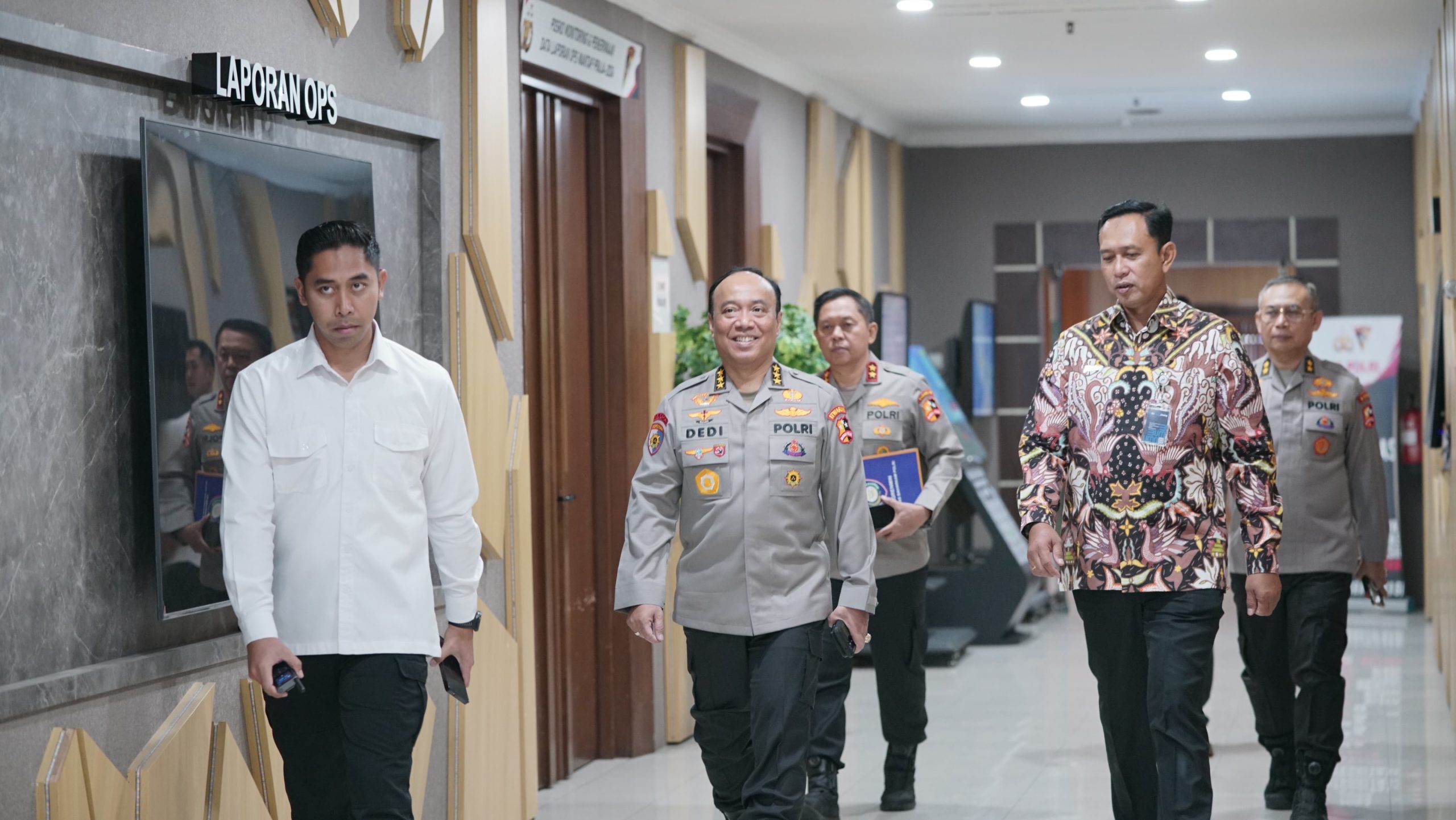 Polri Dan Bulog Gerak Cepat Stabilkan Harga Beras Melalui Gerakan Pangan Murah Polri Dan Bulog Gerak Cepat Stabilkan Harga Beras Melalui Gerakan Pangan Murah