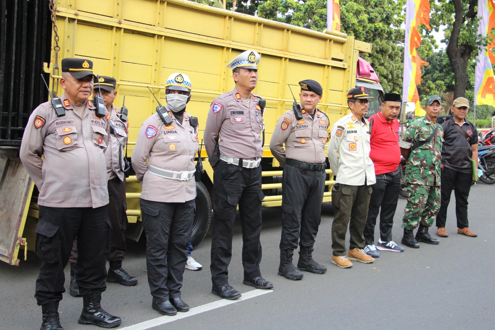 Kemayoran Bersholawat 1447 H Dihadiri Ribuan Jemaah, Ratusan Personel Gabungan Amankan Acara Kemayoran Bersholawat 1447 H Dihadiri Ribuan Jemaah, Ratusan Personel Gabungan Amankan Acara