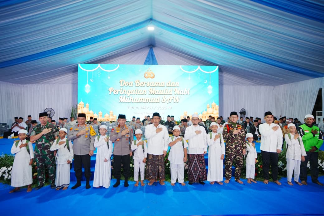 Doa Bersama dan Peringatan Maulid Nabi, Kapolri Ajak Seluruh Elemen Masyarakat Jaga Persatuan dan Kesatuan Doa Bersama dan Peringatan Maulid Nabi, Kapolri Ajak Seluruh Elemen Masyarakat Jaga Persatuan dan Kesatuan