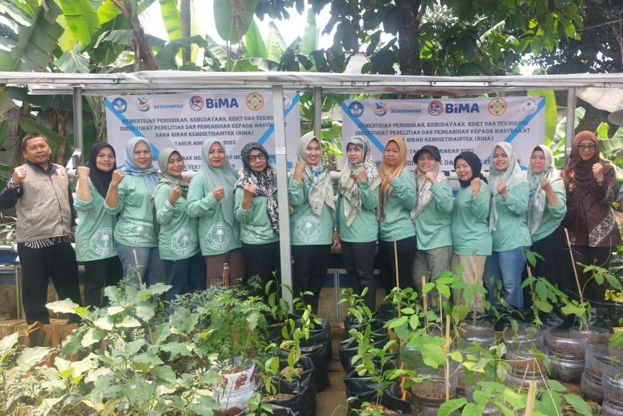 Tingkatkan Kemandirian Perempuan Tani, KWT Kirai Emas 12 Depok Ikuti Pelatihan Hidroponik