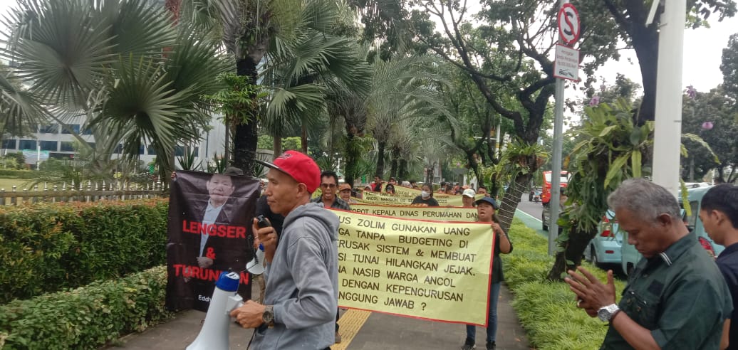 Warga Ancol Mansion Gelar Demo ke Balaikota DKI Desak Gubernur Copot Pengurus PPPRS Warga Ancol Mansion Gelar Demo ke Balaikota DKI Desak Gubernur Copot Pengurus PPPRS