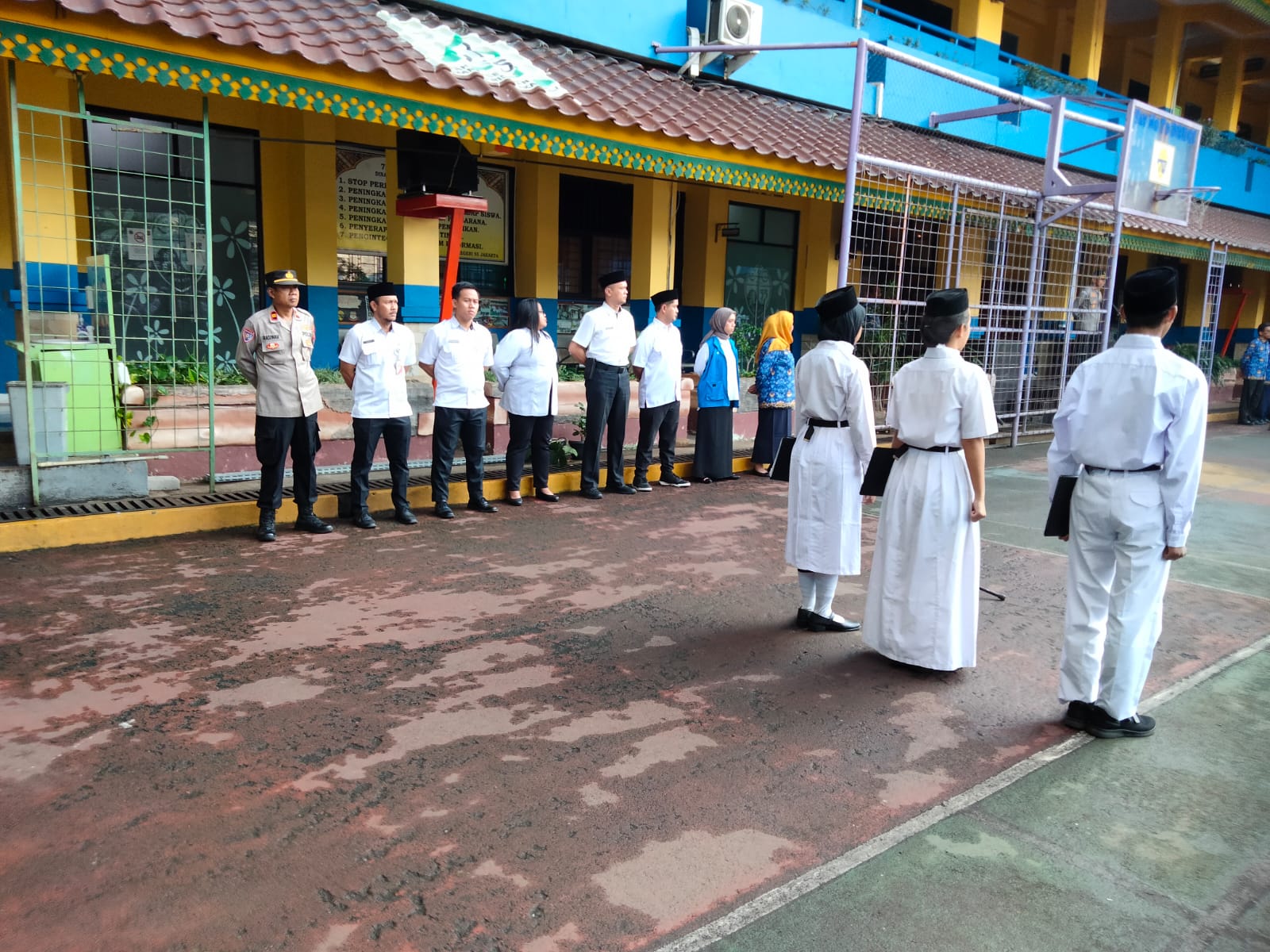 Tanamkan Nilai Kebangsaan, Kapolsek Pancoran Pimpin Upacara Hari Kesaktian Pancasila di SMA 55