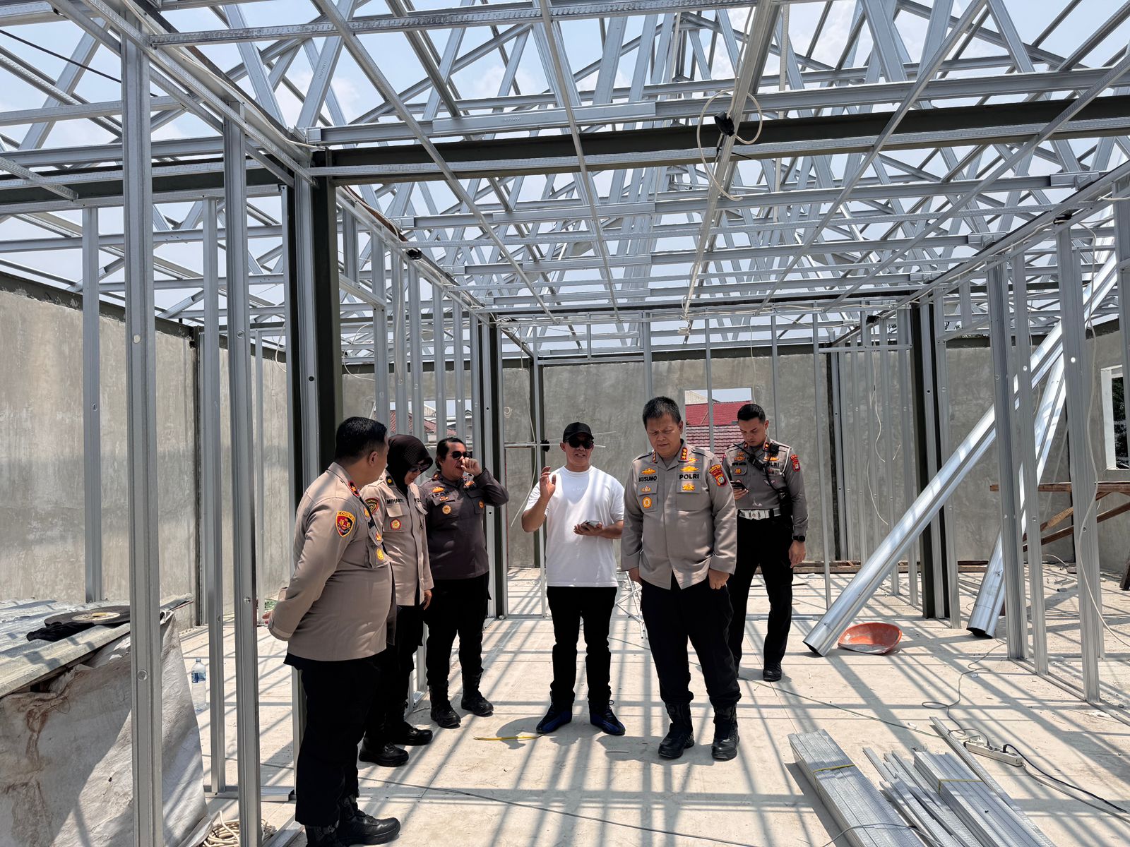 Tinjau Lokasi SPPG, Kapolres Metro Bekasi Kota dan Dirpolairud Cek Progres Pembangunan Fasilitas Gizi di Pekayon Tinjau Lokasi SPPG, Kapolres Metro Bekasi Kota dan Dirpolairud Cek Progres Pembangunan Fasilitas Gizi di Pekayon