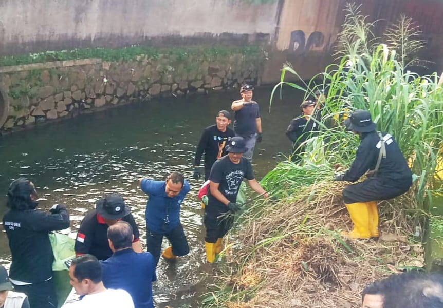 Sinergi Lintas Batas, Menteri LHK Pimpin Aksi Bersih-Bersih Kolaboratif Kali Cipinang, Depok-Jaktim