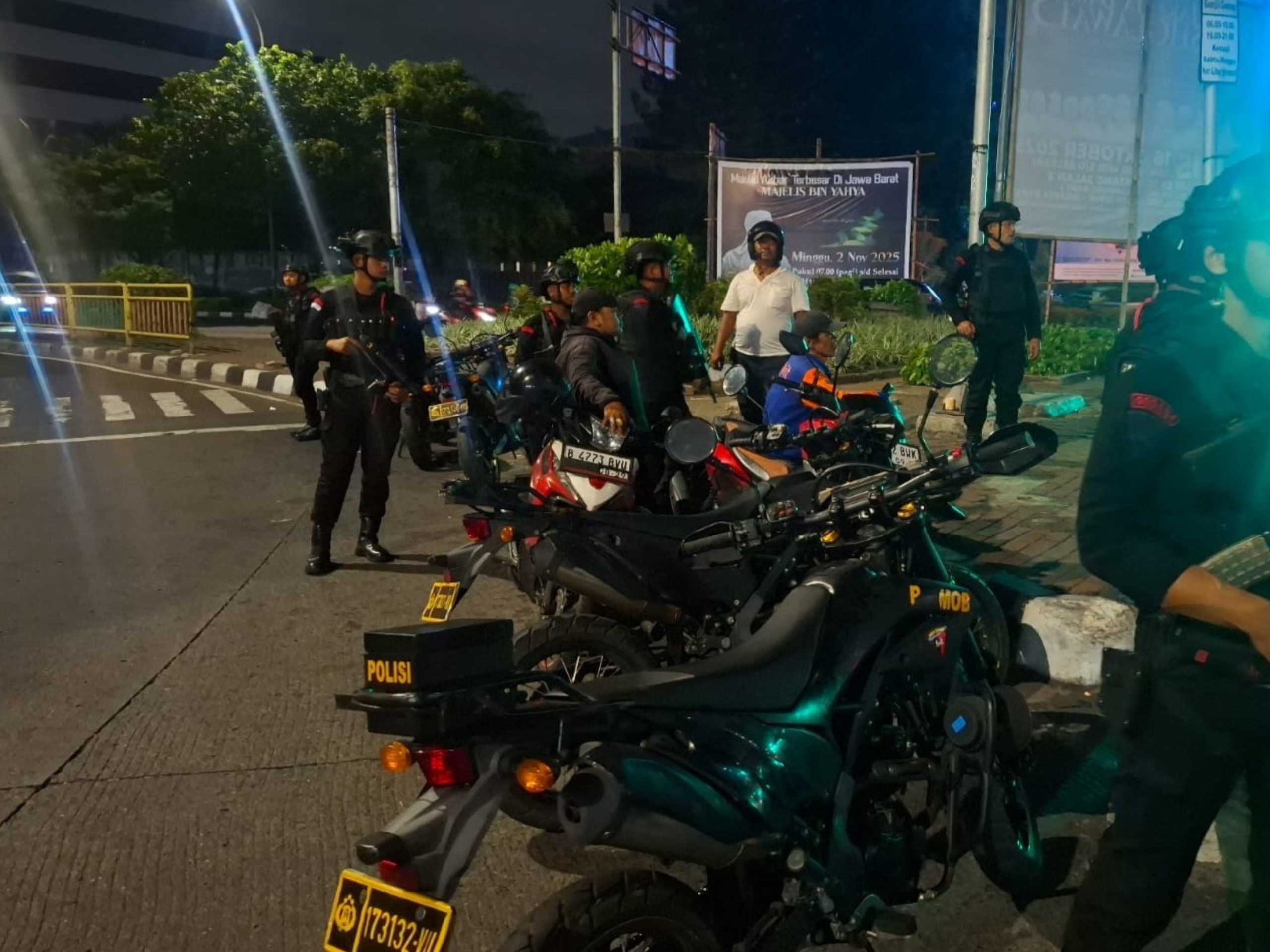 “Jaga Jakarta”, Brimob Polda Metro Jaya Gelar Patroli Dialogis Rayonisasi Ciptakan Rasa Aman di Tengah Masyarakat “Jaga Jakarta”, Brimob Polda Metro Jaya Gelar Patroli Dialogis Rayonisasi Ciptakan Rasa Aman di Tengah Masyarakat