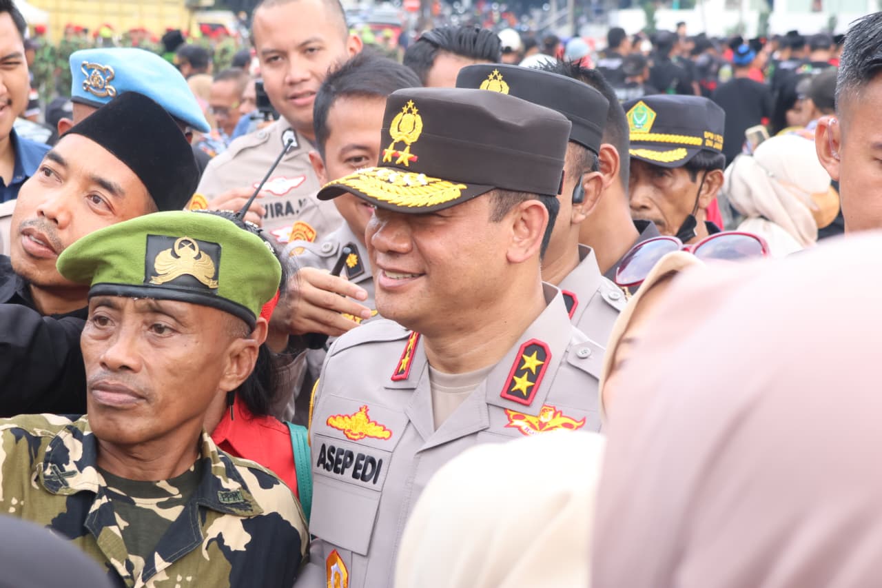 Apel Siaga Kamtibmas Harmoni Organisasi Kemasyarakatan dalam Jaga Jakarta, Kapolda: Sinergi Kunci Keamanan Ibu Kota Apel Siaga Kamtibmas Harmoni Organisasi Kemasyarakatan dalam Jaga Jakarta, Kapolda: Sinergi Kunci Keamanan Ibu Kota
