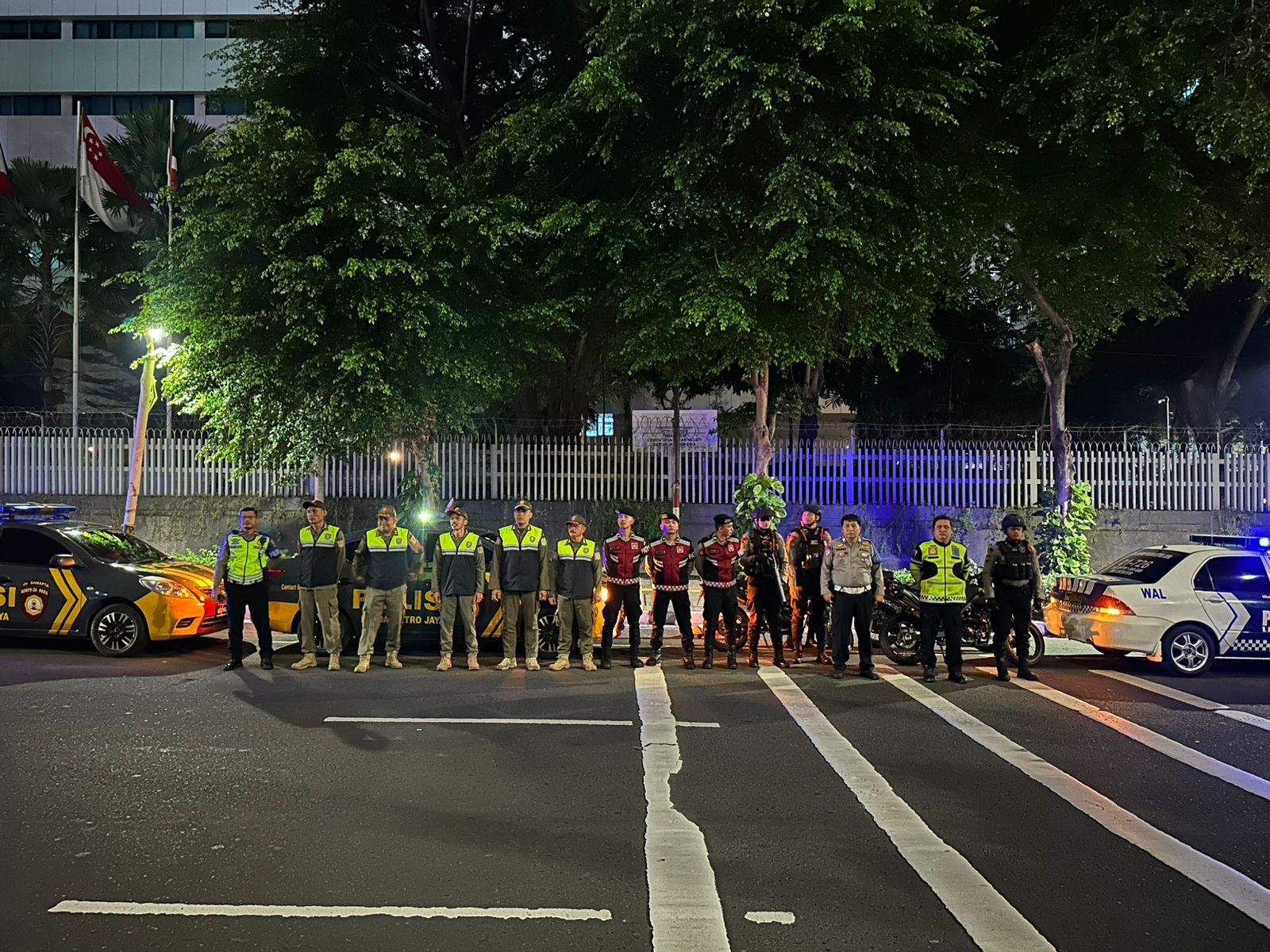 Polda Metro Jaya Gelar Patroli Malam, Wujud Nyata Polri Hadir di Tengah Masyarakat Polda Metro Jaya Gelar Patroli Malam, Wujud Nyata Polri Hadir di Tengah Masyarakat