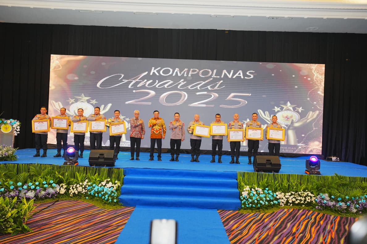 Kapolri Hadiri Kompolnas Award: Polri Tak Antikritik, Komitmen Terus Perbaiki Diri Kapolri Hadiri Kompolnas Award: Polri Tak Antikritik, Komitmen Terus Perbaiki Diri