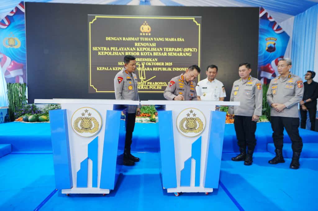 Kapolri Resmikan 35 SPKT Polres di Jajaran Polda Jateng untuk Optimalkan Pelayanan Masyarakat Kapolri Resmikan 35 SPKT Polres di Jajaran Polda Jateng untuk Optimalkan Pelayanan Masyarakat