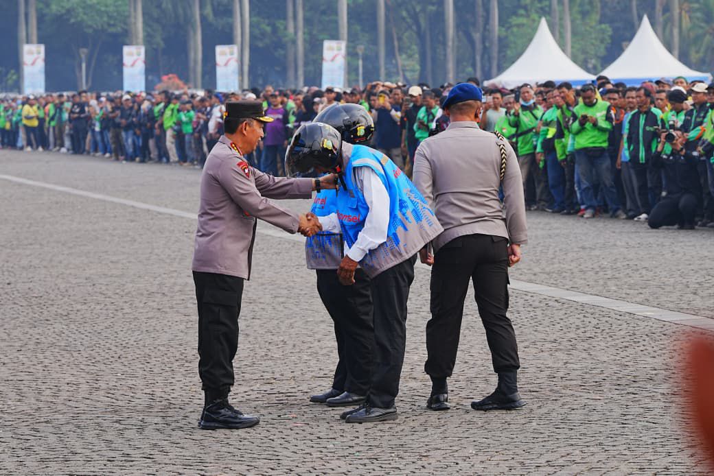 Hadiri Apel Ojol Kamtibmas, Kapolri Ajak Bersinergi Jaga Kamtibmas Hadiri Apel Ojol Kamtibmas, Kapolri Ajak Bersinergi Jaga Kamtibmas