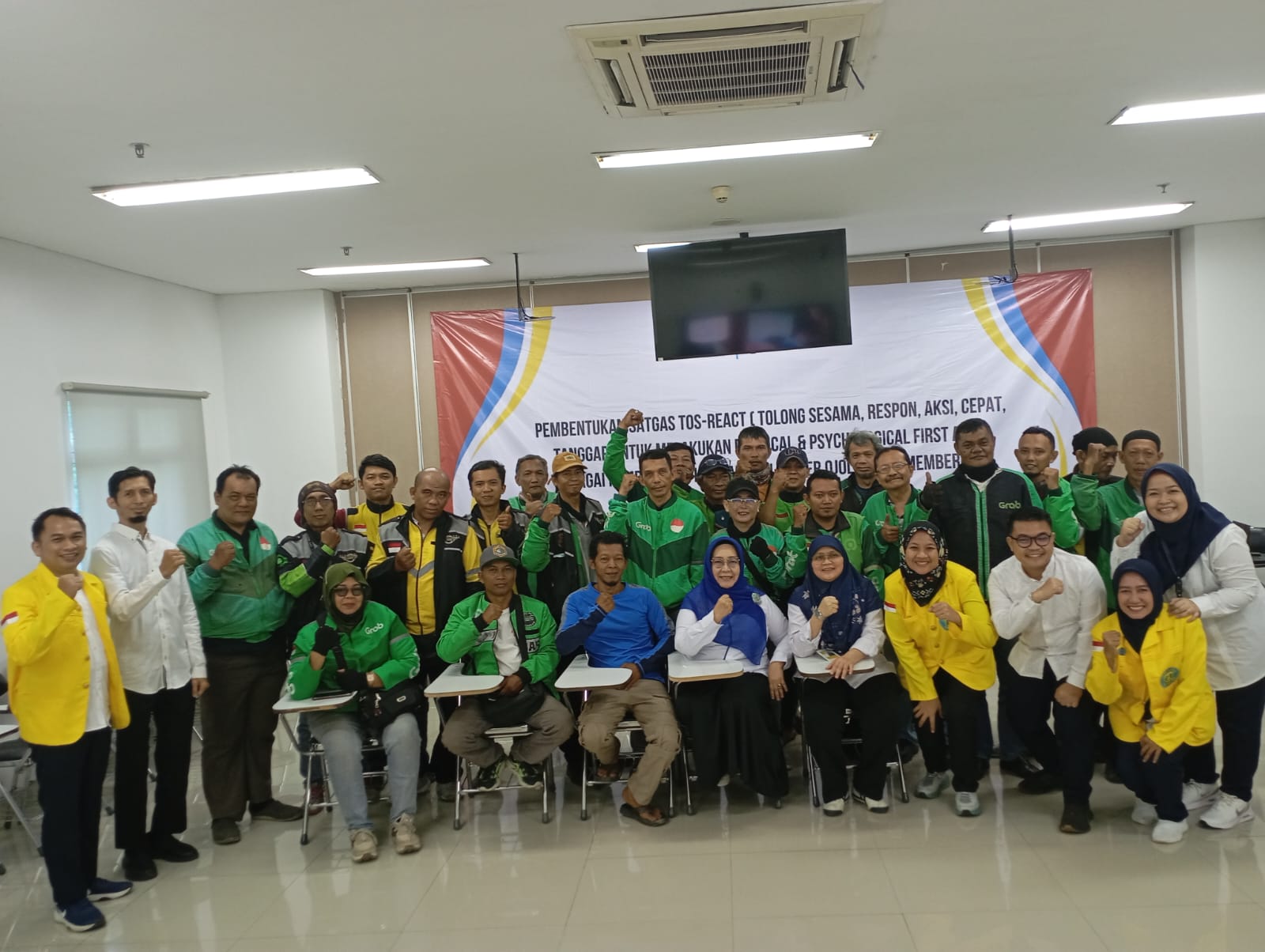 Driver Ojol Depok Dilatih Pertolongan Pertama Fisik dan Psikologis Melalui “ToS Re-Act” FIK UI Driver Ojol Depok Dilatih Pertolongan Pertama Fisik dan Psikologis Melalui “ToS Re-Act” FIK UI
