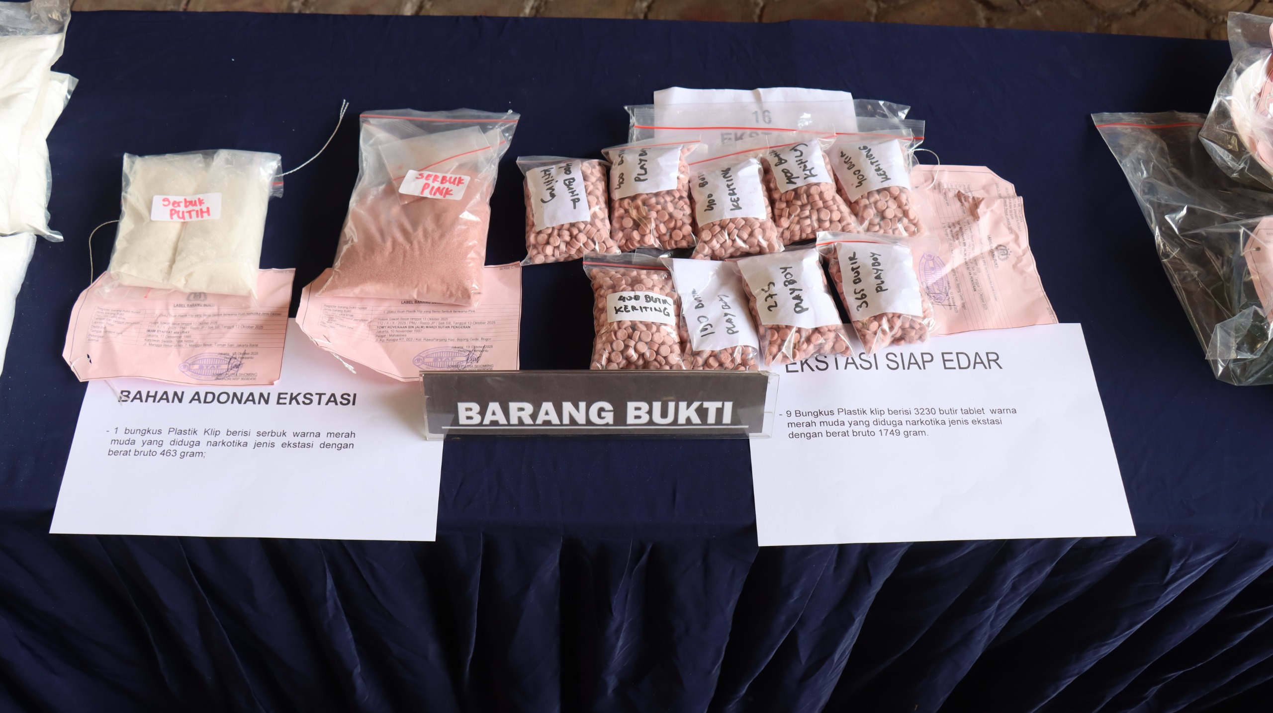 Polsek Sawah Besar Bongkar Pabrik Ekstasi Rumahan di Kedoya, 80 Ribu Butir Gagal Edar Polsek Sawah Besar Bongkar Pabrik Ekstasi Rumahan di Kedoya, 80 Ribu Butir Gagal Edar