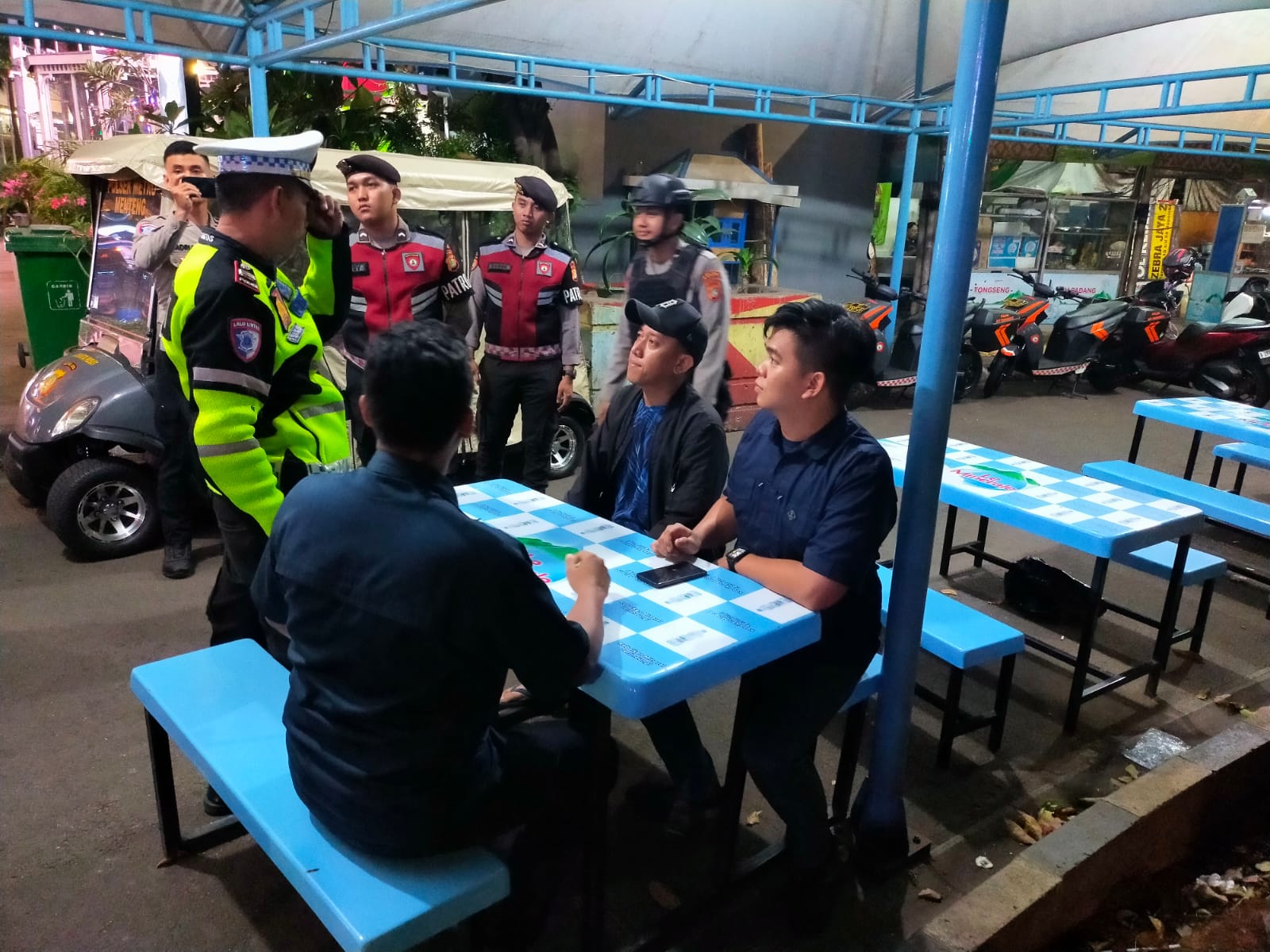 Patroli Dialogis di Jakarta Ajak Masyarakat Jaga Kamtibmas Patroli Dialogis di Jakarta Ajak Masyarakat Jaga Kamtibmas